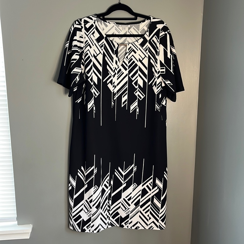 Black and white geometric print dress